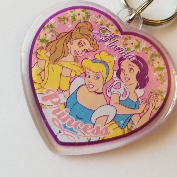 ❗Vintage 2000s Disney Princess Florida Pink Heart Keychain❗ - Picture 2 of 2